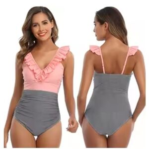 🩱Flattering Pink and Gray Ruffle Swimsuit With Front Ruching 🌸Small